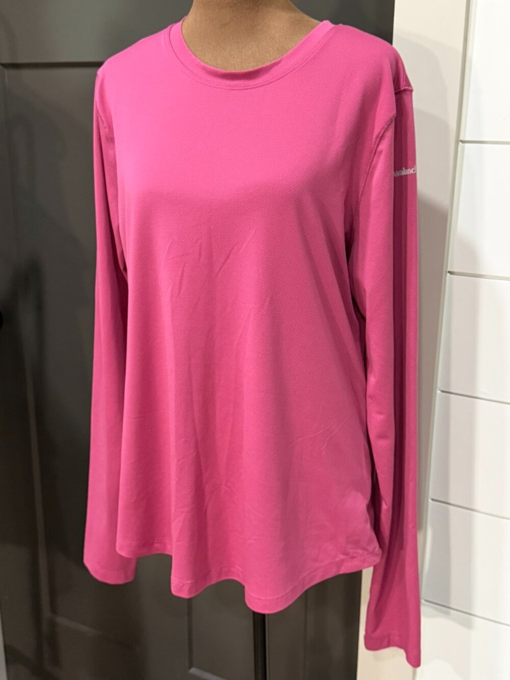 Avalanche Pink Long‑Sleeve Outdoor/Athletic Top — Size Large